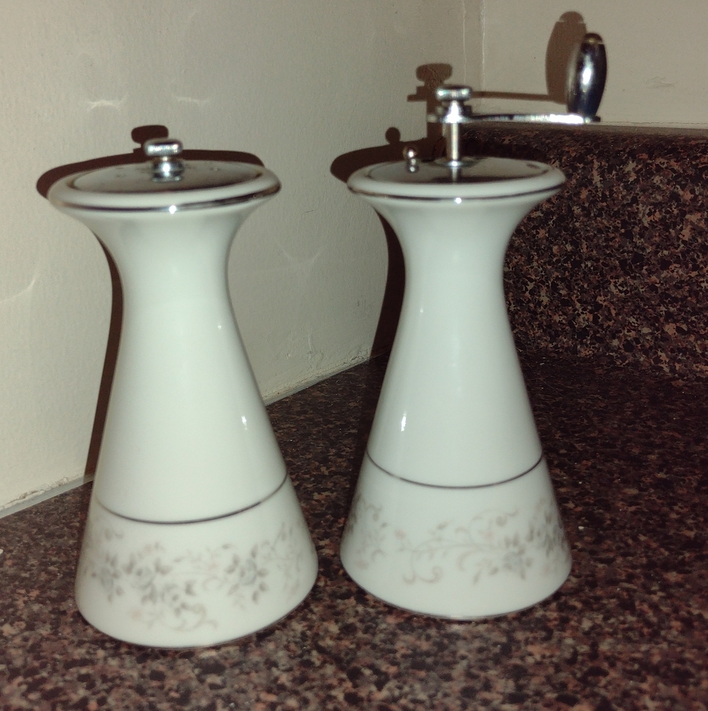 Camelot China Carrousel White and Silver Porcelain Salt And Pepper Mill